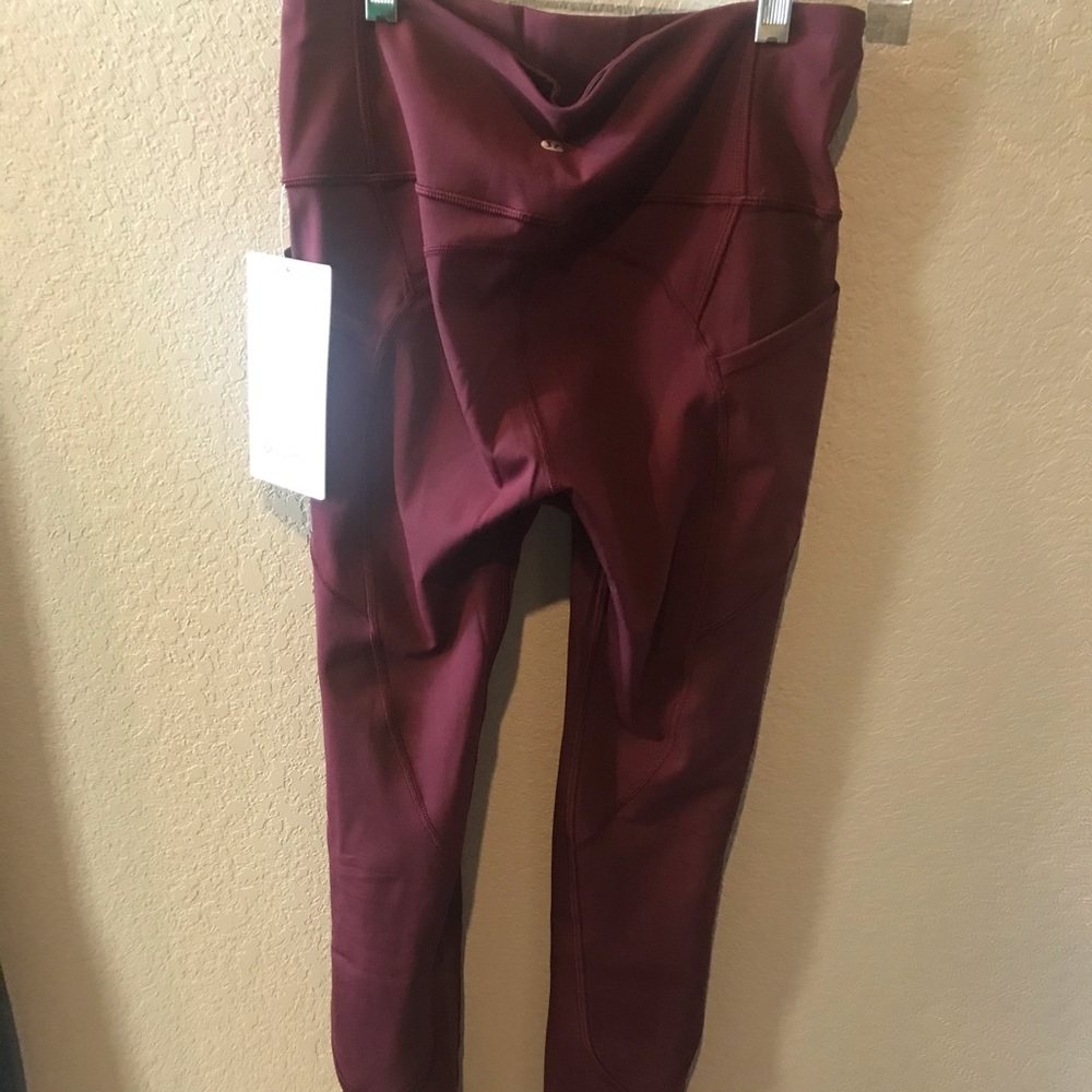 Never worn lululemon leggings